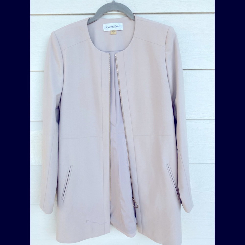 Calvin Klein Beige/cream fully lined zipper blazer Size 2